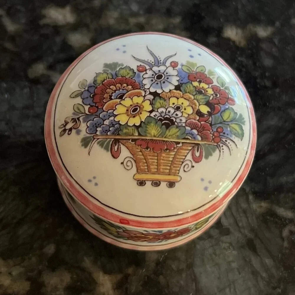 NOS Vintage Delft Holland Pottery Handpainted Polychrome Round Trinket Box